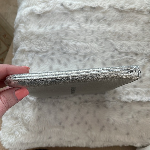 Nwt and Dustbag Balenciaga pebbled leather silver pouch, can be used as a clutch - Picture 7 of 8